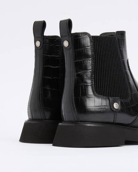 Delfine Chelsea Boots Black