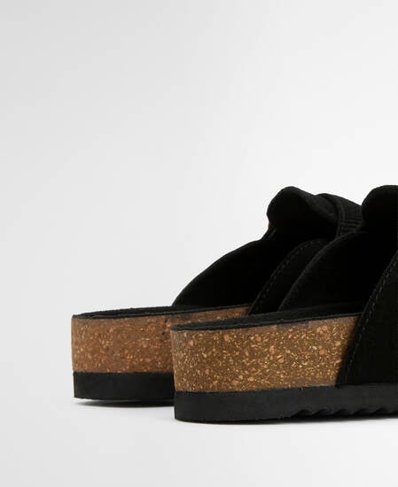 Kyra Closed Toe Sandal Black Suede