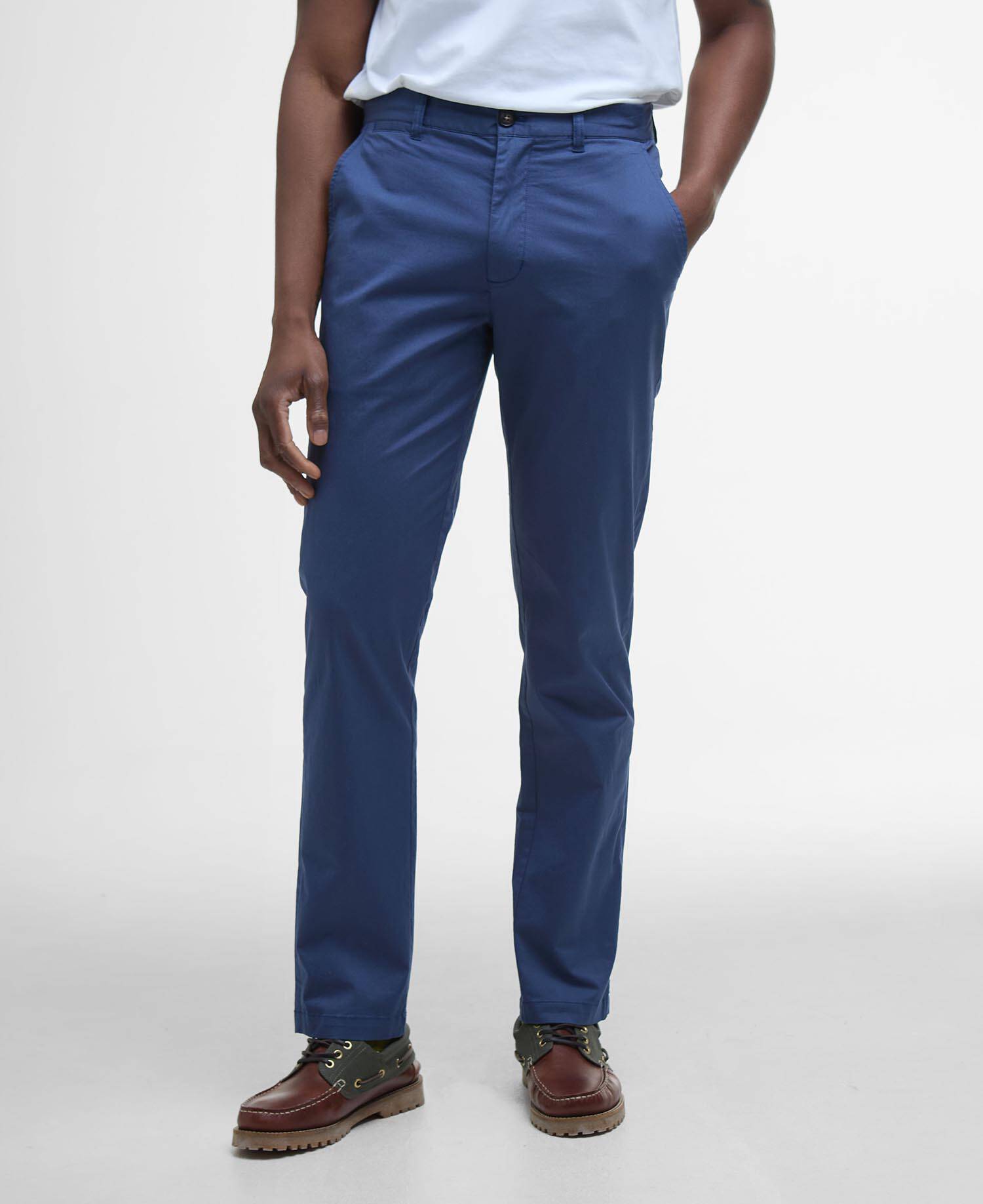 Lightweight Stretch Tailored Chinos Oceana image number 1