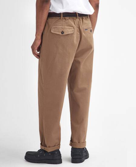 Pantaloni in tessuto stretch lavato dalla vestibilità comoda  Pantaloni in tessuto stretch lavato dalla vestibilità comoda