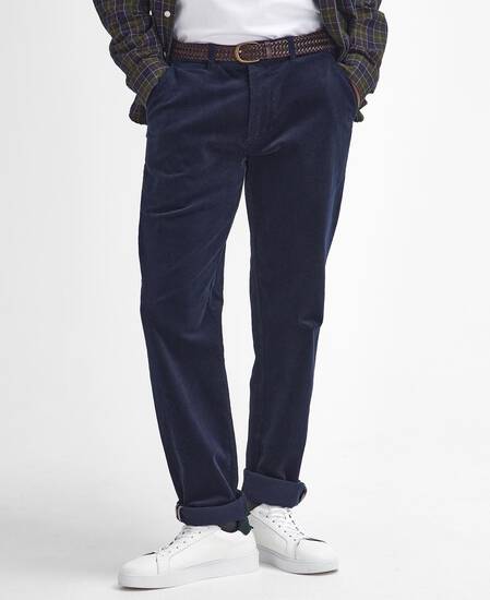 Pantaloni in velluto stretch a coste sottili dalla vestibilità leggermente aderente  Pantaloni in velluto stretch a coste sottili dalla vestibilità leggermente aderente