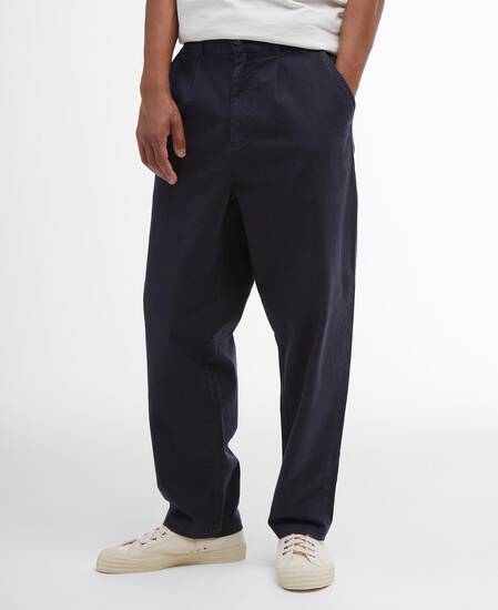 Pantaloni in tessuto stretch lavato dalla vestibilità comoda  Pantaloni in tessuto stretch lavato dalla vestibilità comoda
