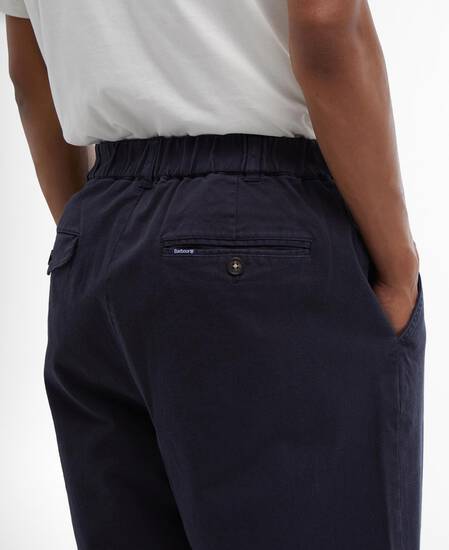 Pantaloni in tessuto stretch lavato dalla vestibilità comoda  Pantaloni in tessuto stretch lavato dalla vestibilità comoda