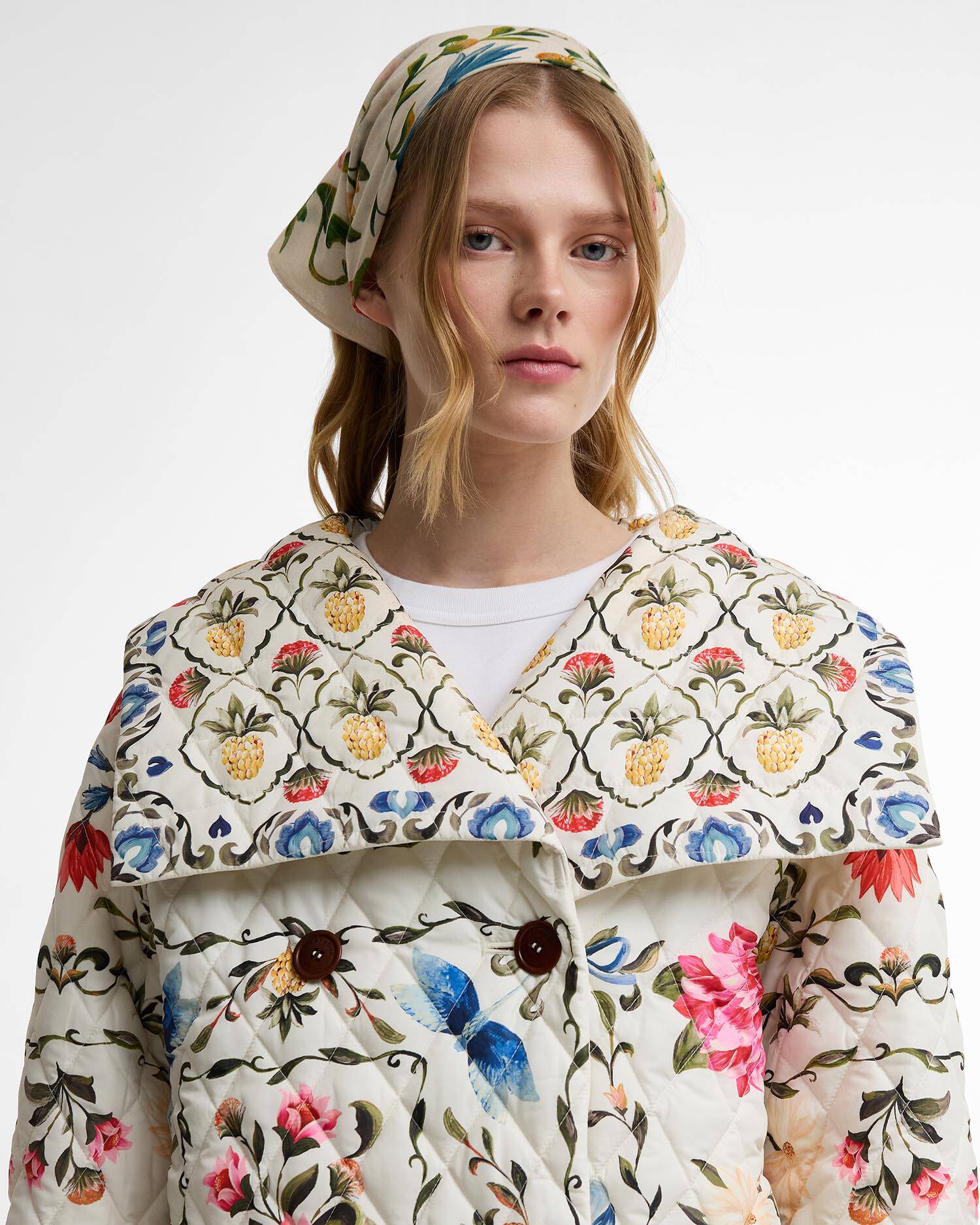 Barbour FARM Rio Azelia Quilted Jacket Cream Spring Petal\Flower Cream image number 3