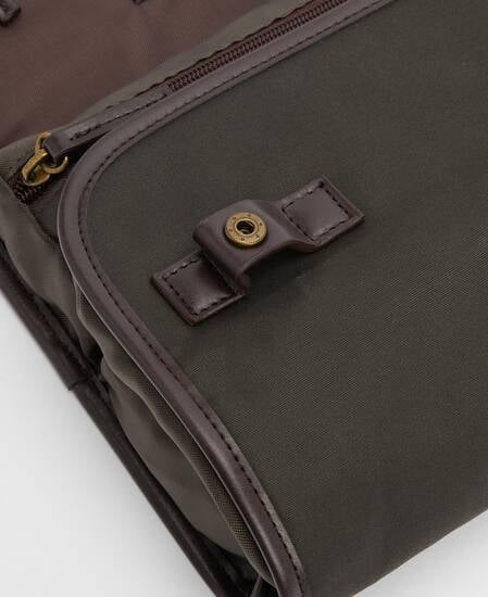 Waxed Hanging Washbag Olive/Beacon