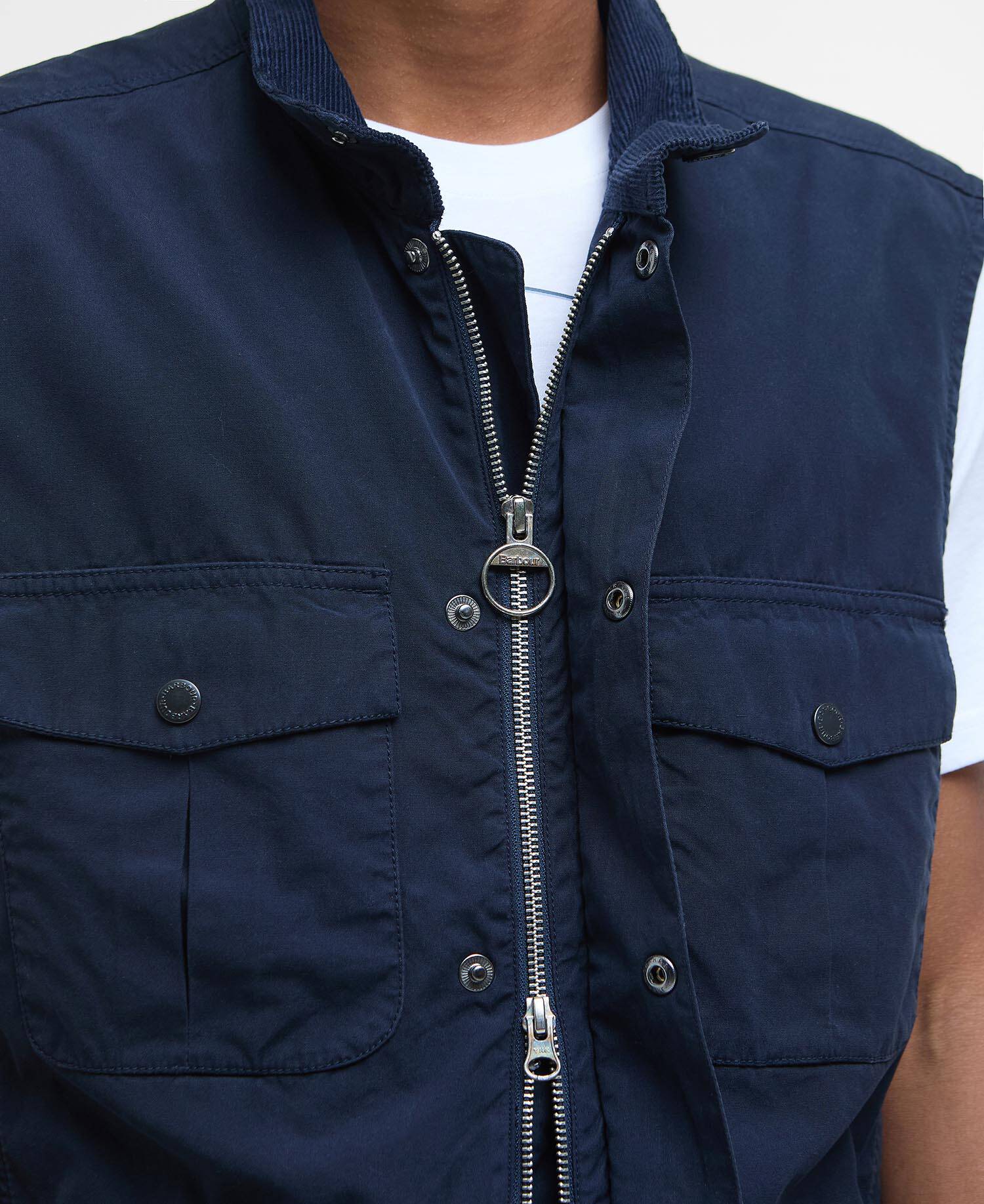 Casual Corbridge Gilet Classic Navy image number 4