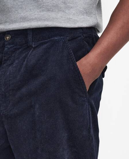 Pantaloni in velluto stretch a coste sottili dalla vestibilità comoda 