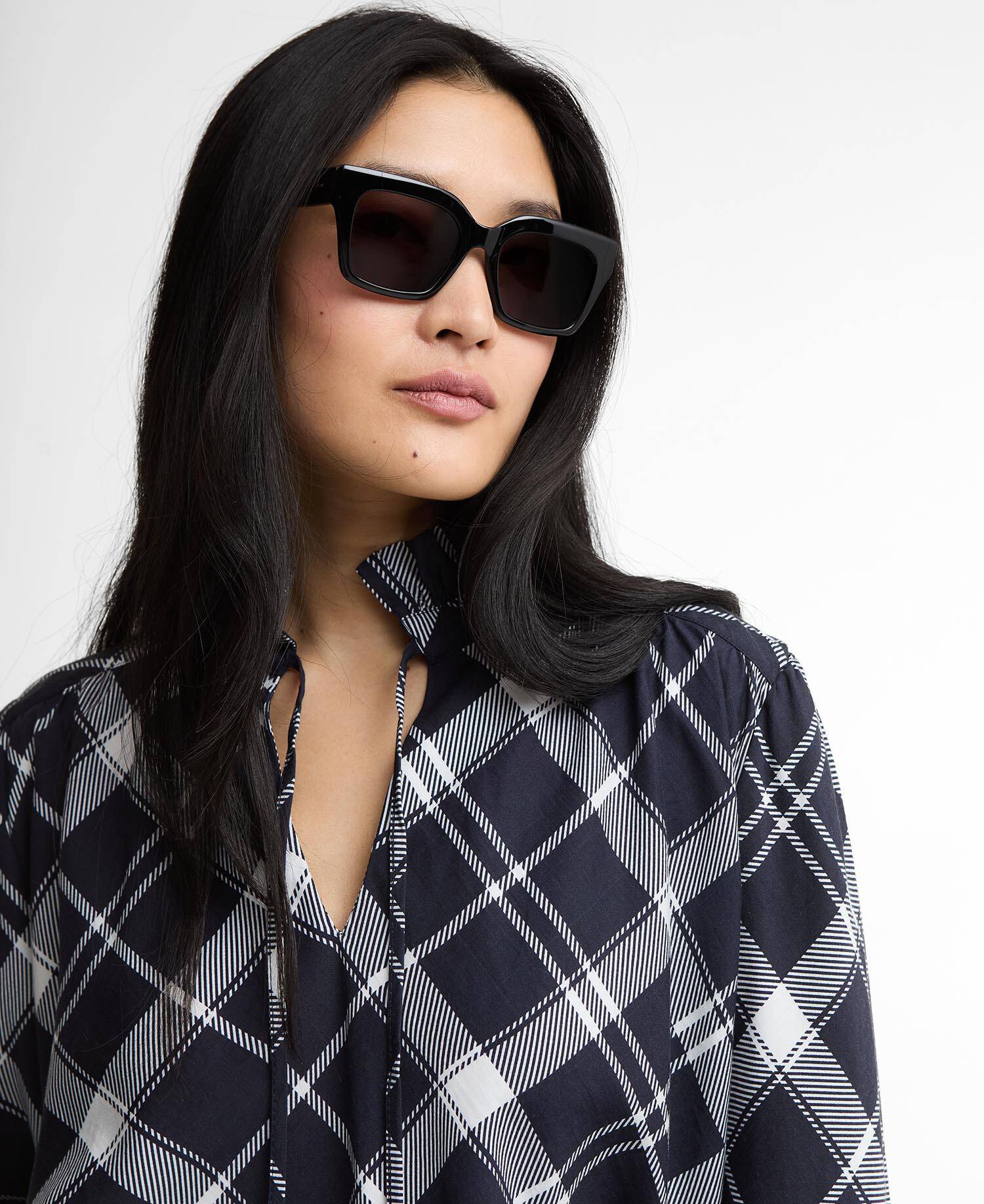 Evie Square Sunglasses Black image number 1