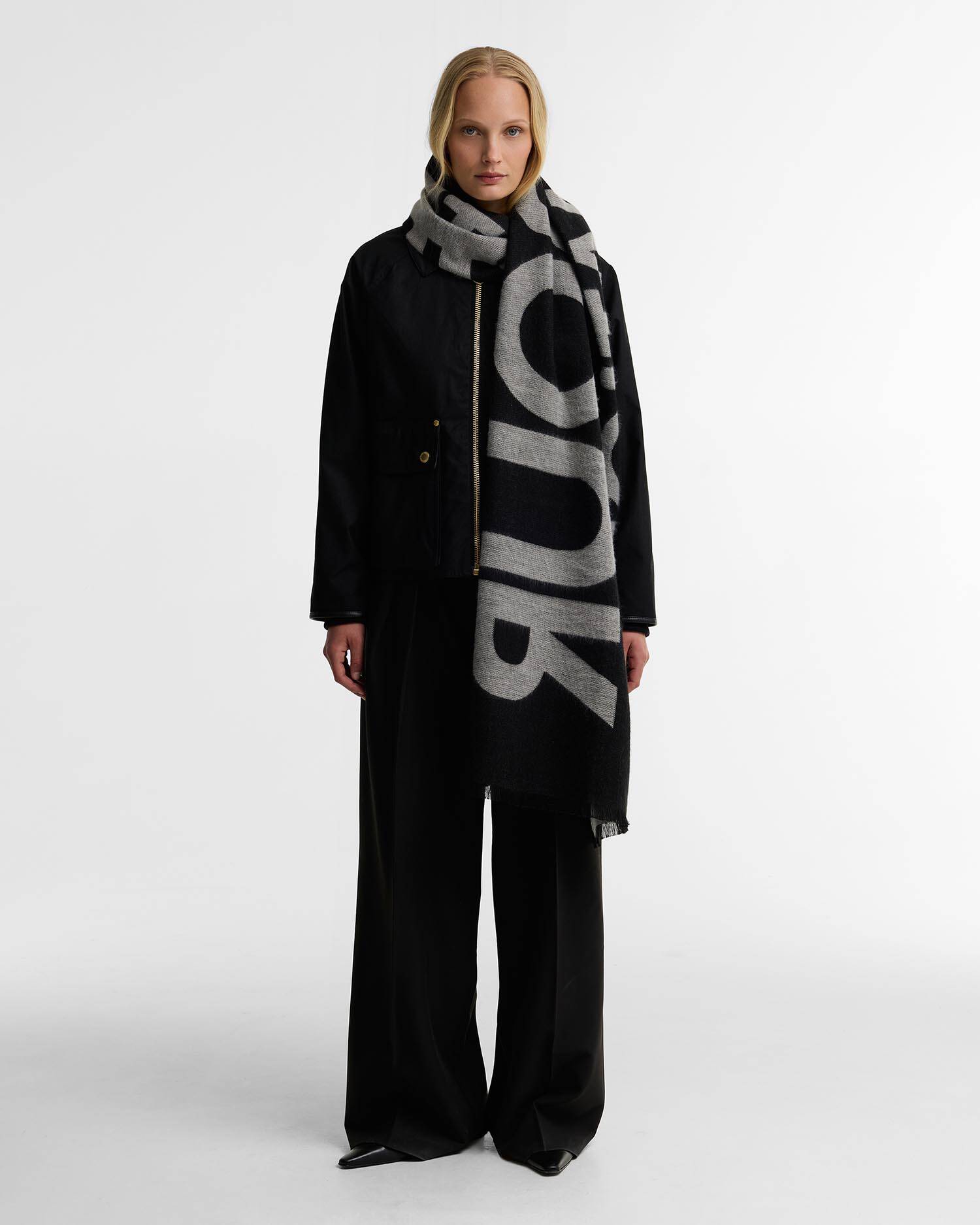 Milla Logo Wrap Scarf Moonbeam/Black image number 4