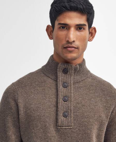 Essential Pullover Patch Half Zip 