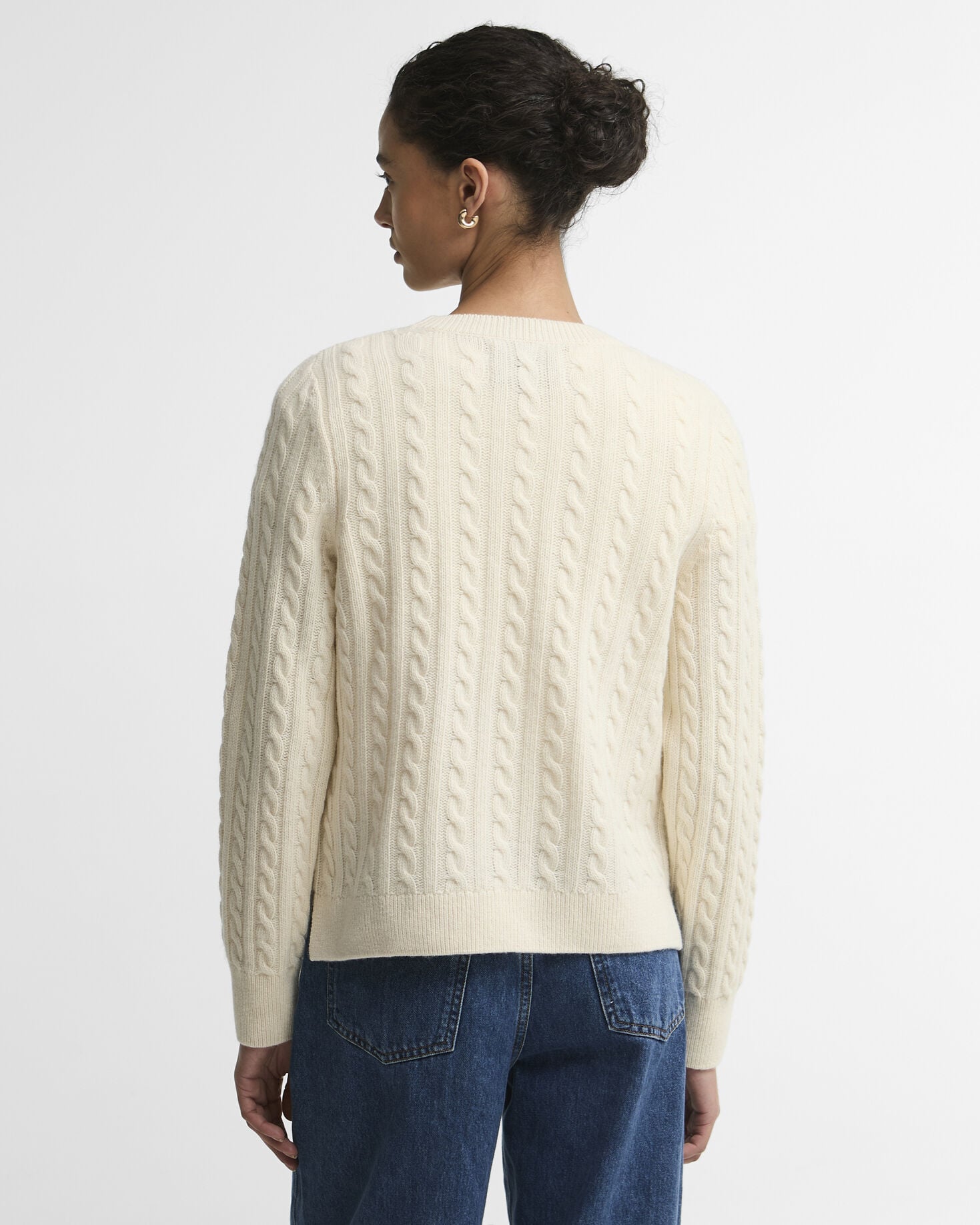 Maglione misto lana Ashdown con taglio morbido e lavorazione a trecce Ecru