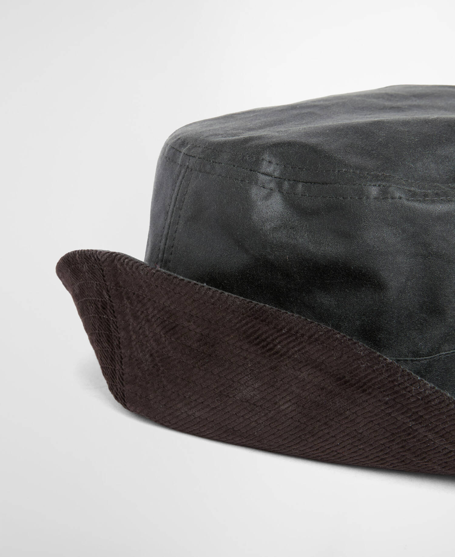 Cappello da pescatore cerato Barbour x A.P.C. Dark Sage image number 3