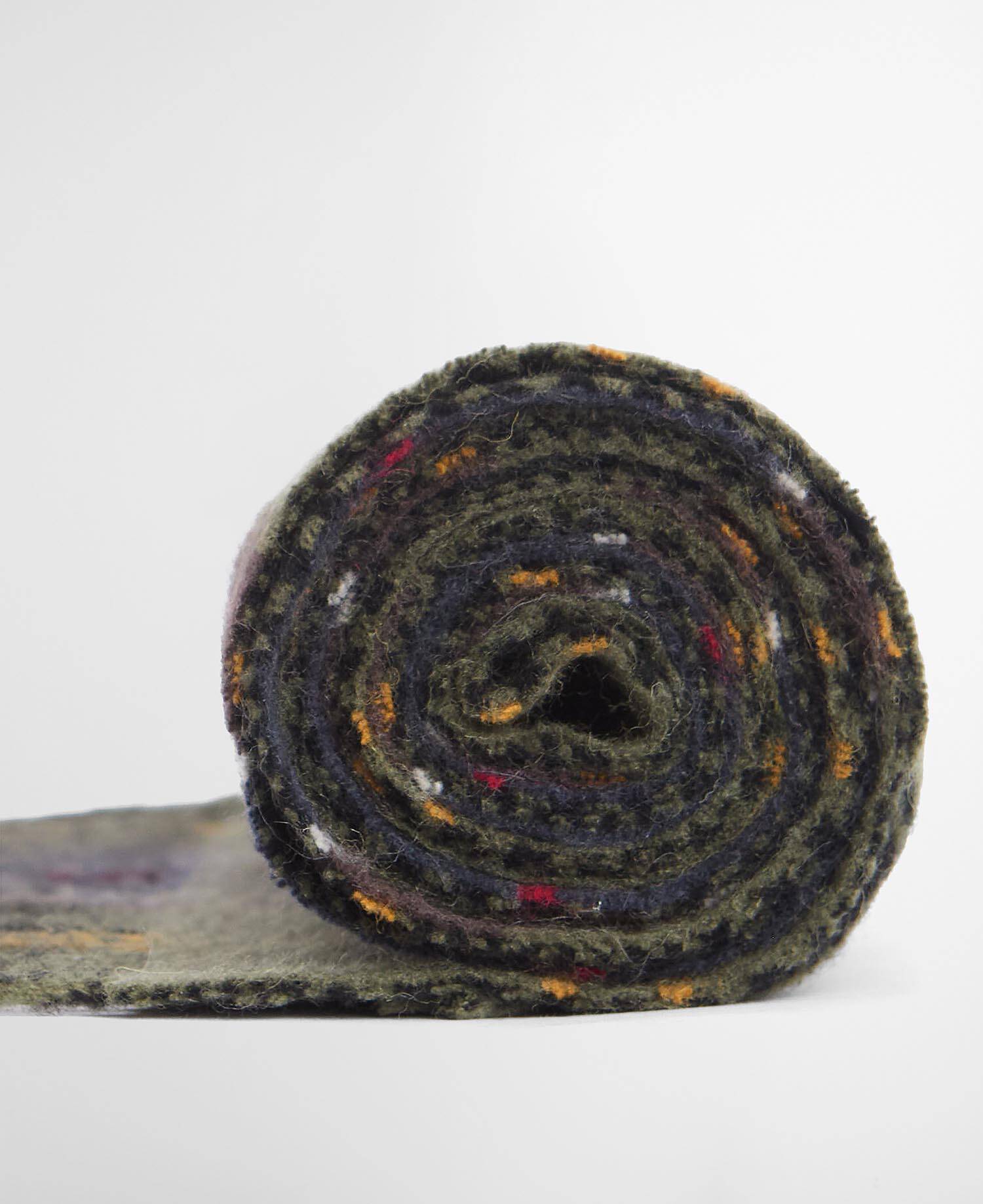 Dramside Reversible Lambswool Scarf Classic Tartan image number 2