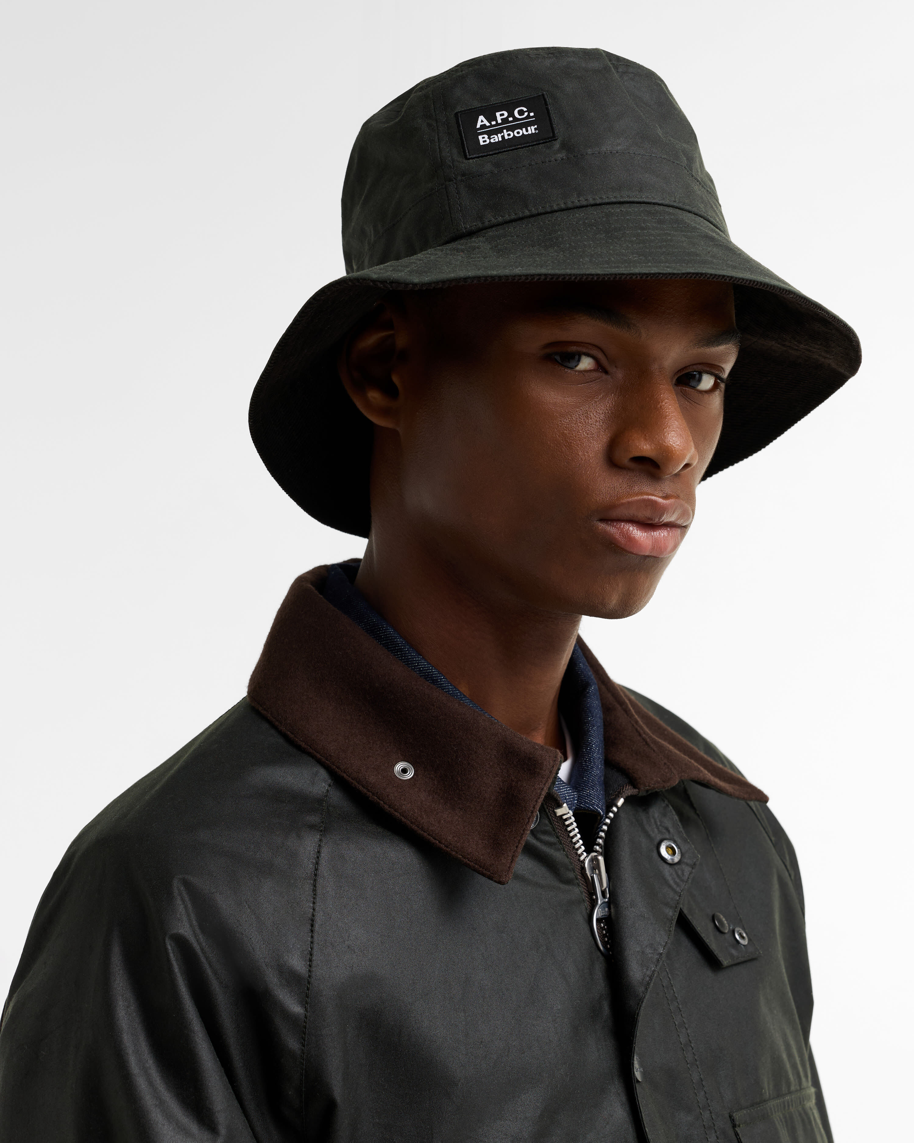 Cappello da pescatore cerato Barbour x A.P.C. Dark Sage
