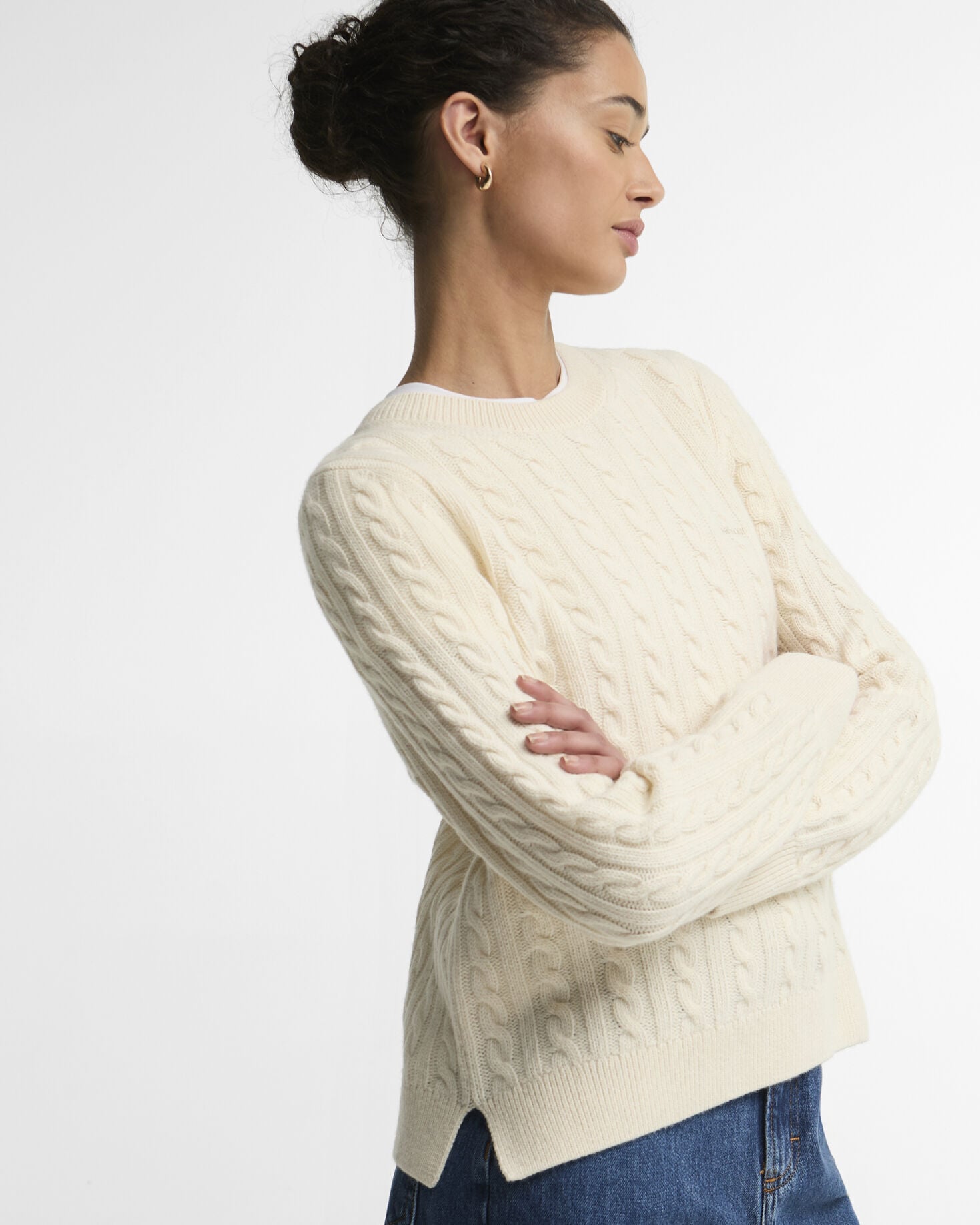 Maglione misto lana Ashdown con taglio morbido e lavorazione a trecce Ecru