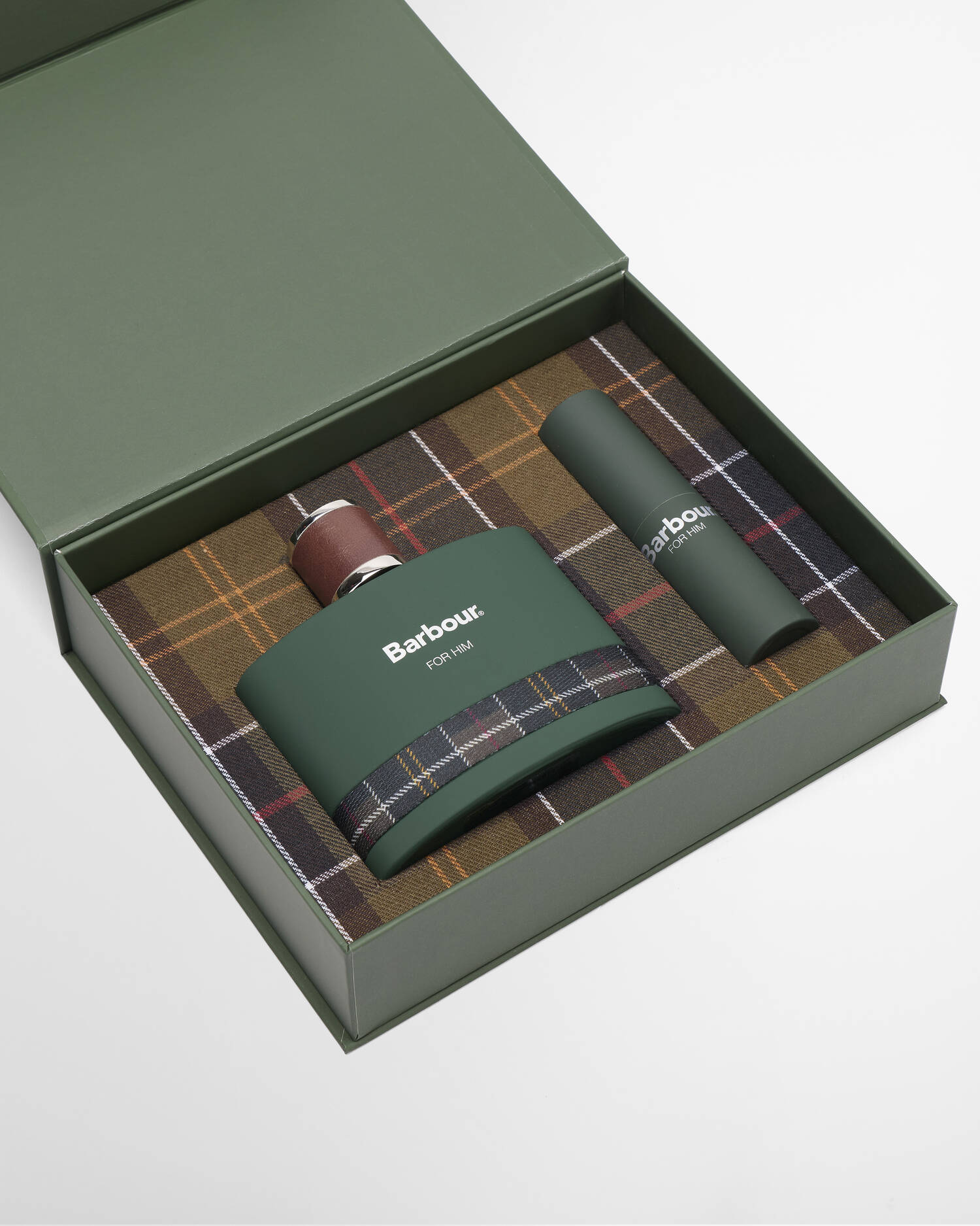 Hero for Him Fragrance Gift Set Classic Green image number 1