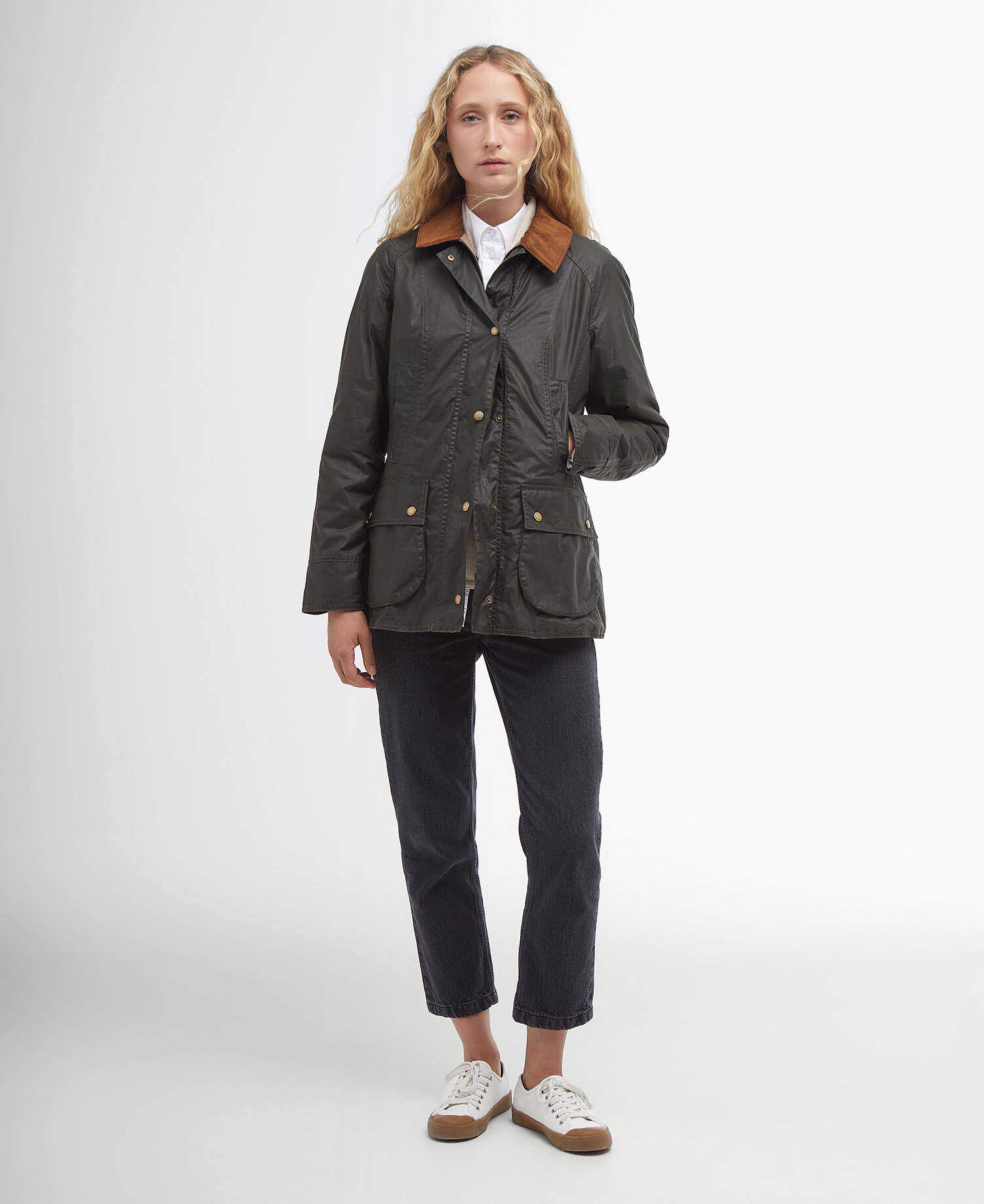 Lightweight Beadnell Waxed Jacket Archive Olive image number 1