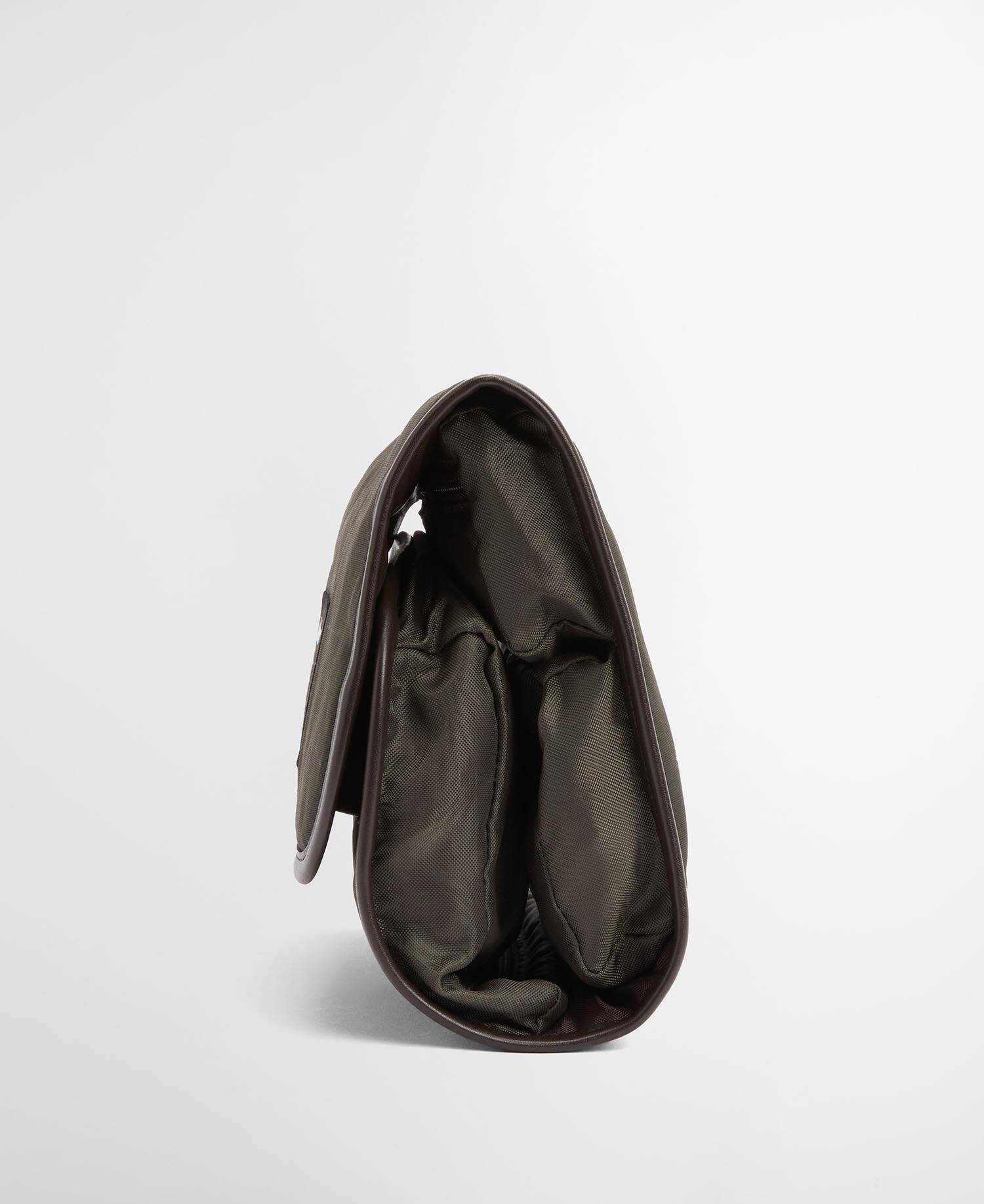 Waxed Hanging Washbag Olive/Beacon image number 1