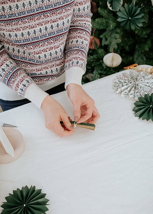 How to Make DIY Christmas Decorations