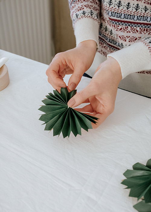 How to Make DIY Christmas Decorations