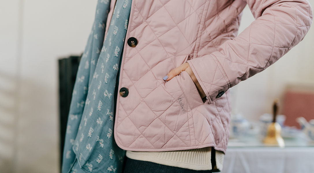 Tartan | Barbour Steppjacke Freya Tartan | Kate Spiers trägt die Barbour Steppjacke Freya
