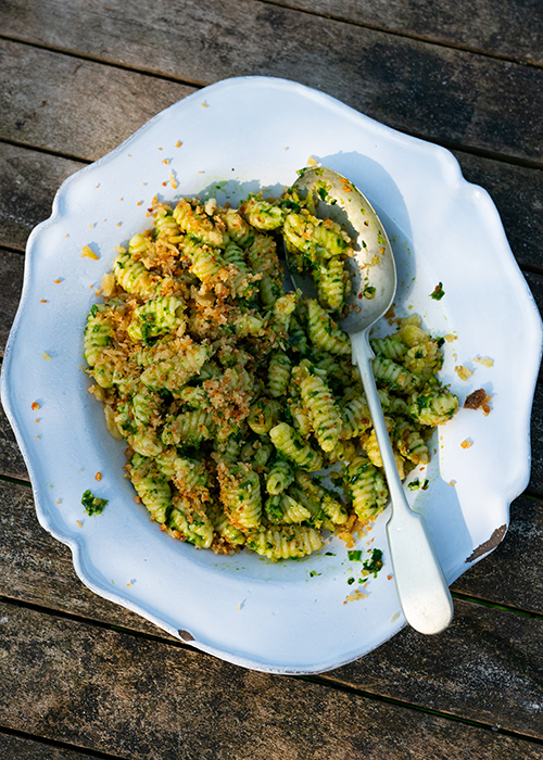 Kerry Lockwood's Easter Egg Hunt Comfort Food with Julius Roberts